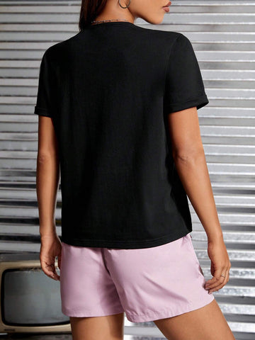 Letter Graphic Tee & Flap Pocket Buckle Belted Shorts