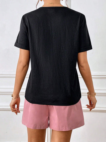 Letter Graphic Tee & Flap Pocket Push Buckle Belted Shorts