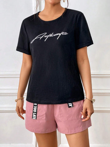 Letter Graphic Tee & Flap Pocket Push Buckle Belted Shorts