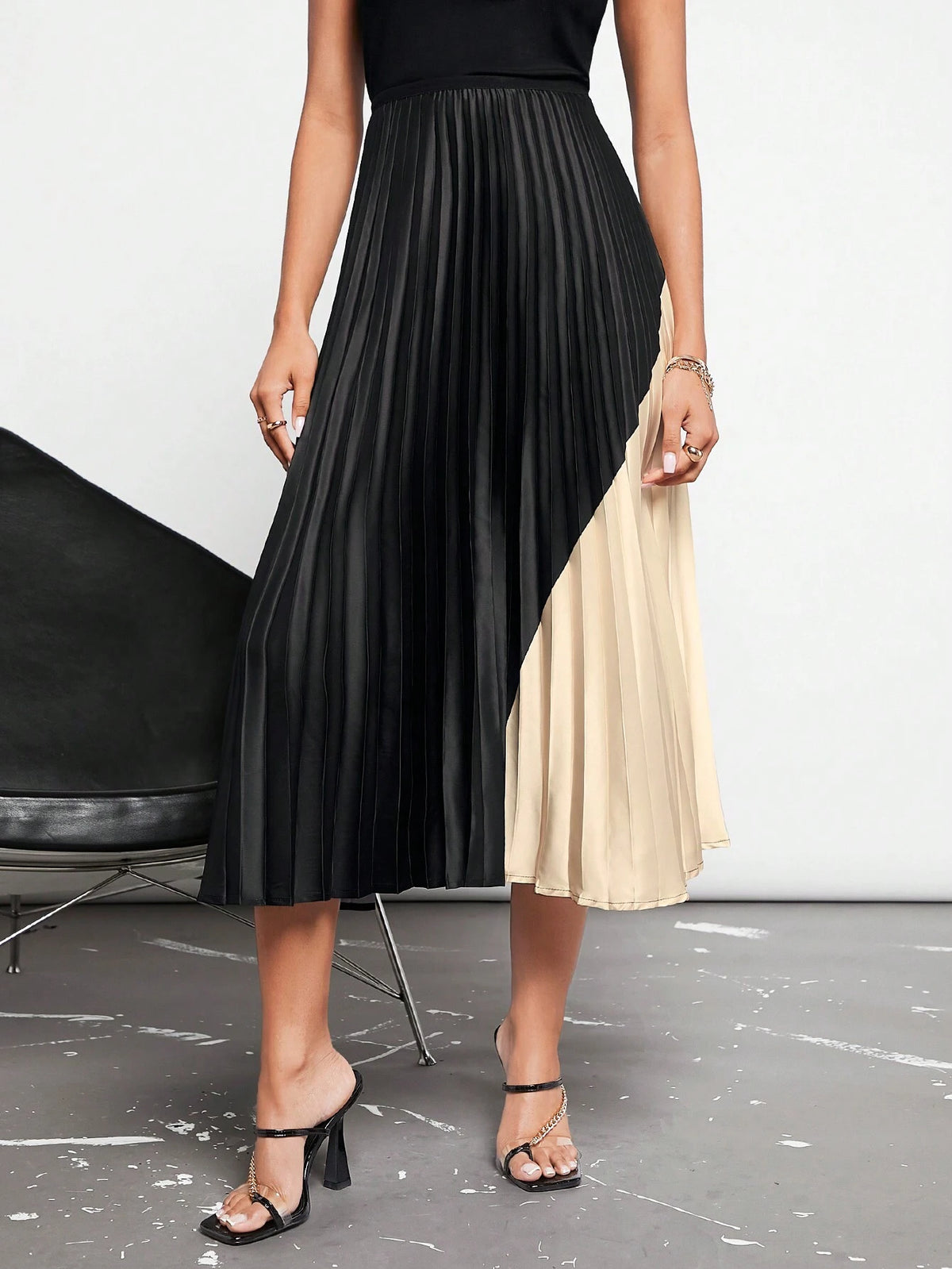 BIZwear Two Tone Pleated Skirt