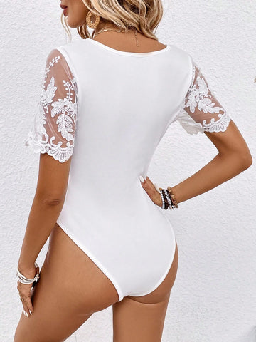 EMERY ROSE Contrast Lace Sleeve Scoop Neck Bodysuit