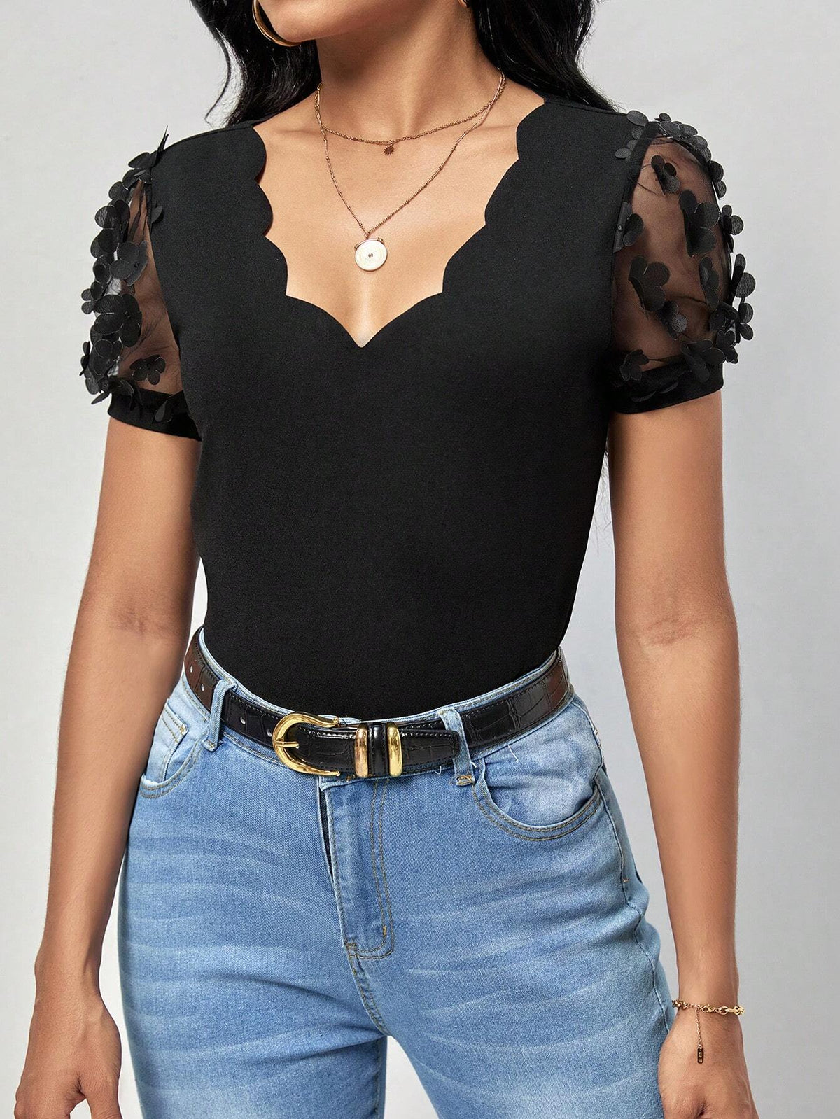 Scallop Trim Appliques Mesh Sleeve Tee