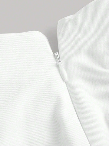 MOD Solid Chain Detail Pleated Skirt