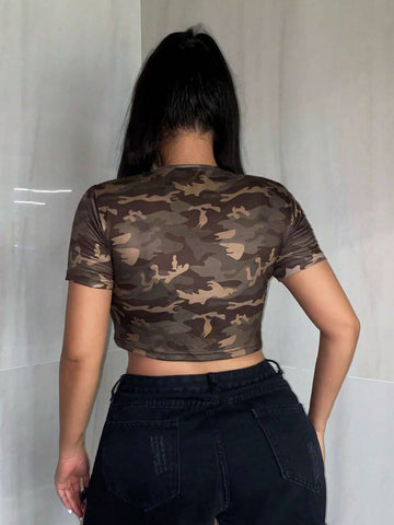 Letter Graphic Crop Tee