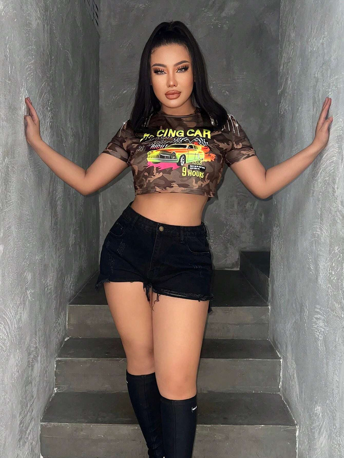 Letter Graphic Crop Tee