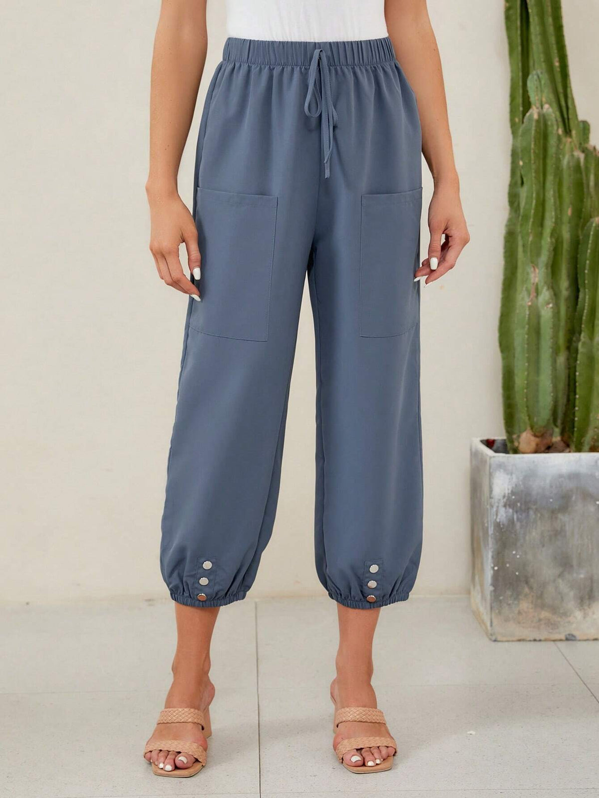 EMERY ROSE Tie Waist Button Detail Capri Pants