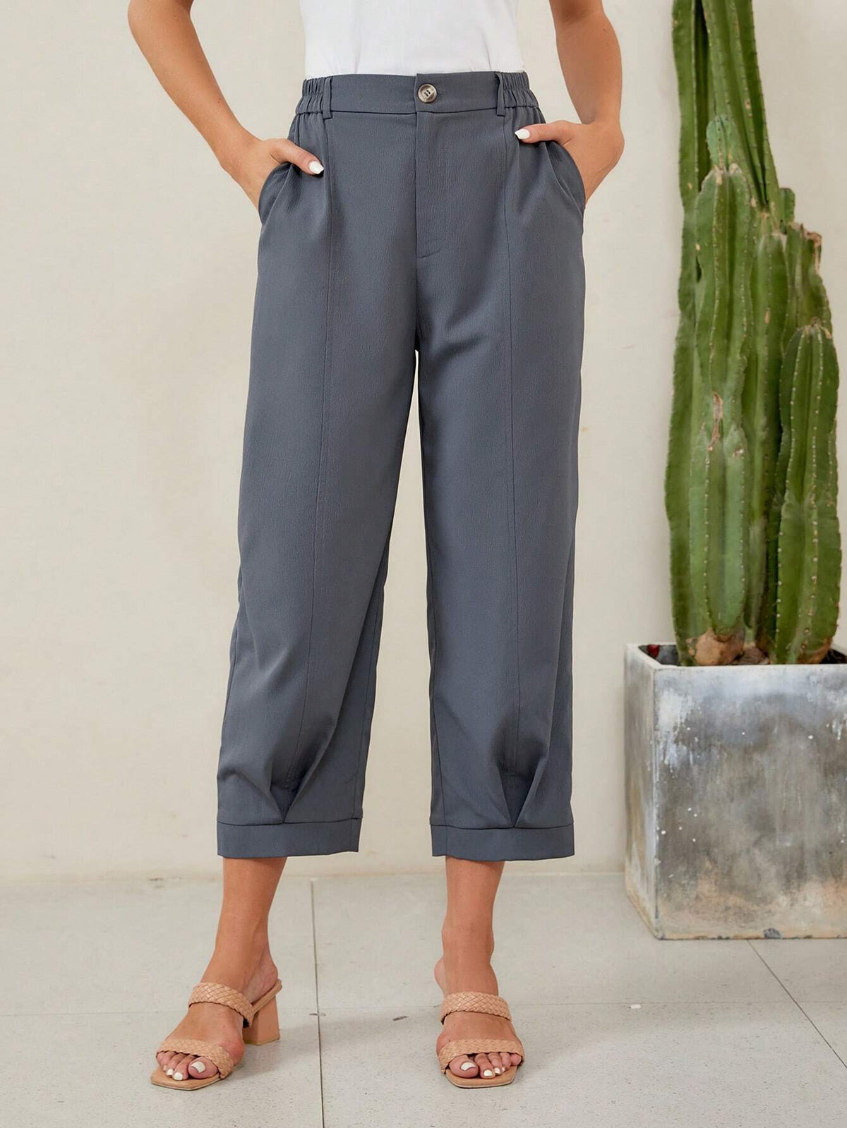EMERY ROSE Solid Plicated Detail Pants