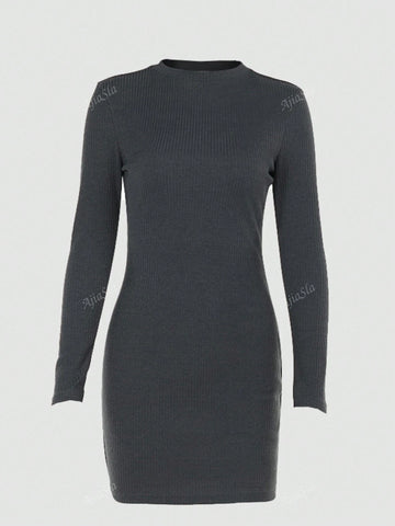 1pc Women Solid Color Round Neck Long Sleeve Simple Short Casual Mini Dress