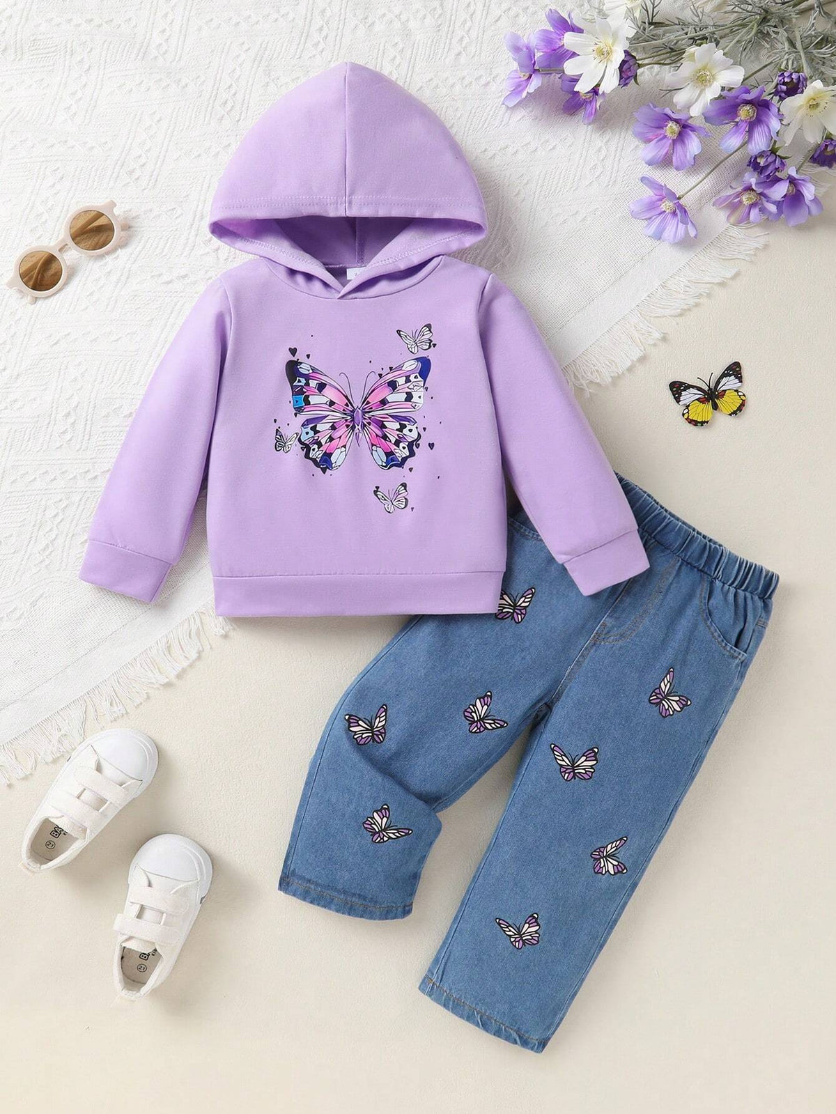 2-Piece Set Of Sweet And Cute Butterfly Printed Hooded Sweatshirt And Butterfly Printed Jeans For Little Girls, Soft, Comfortable And Breathable