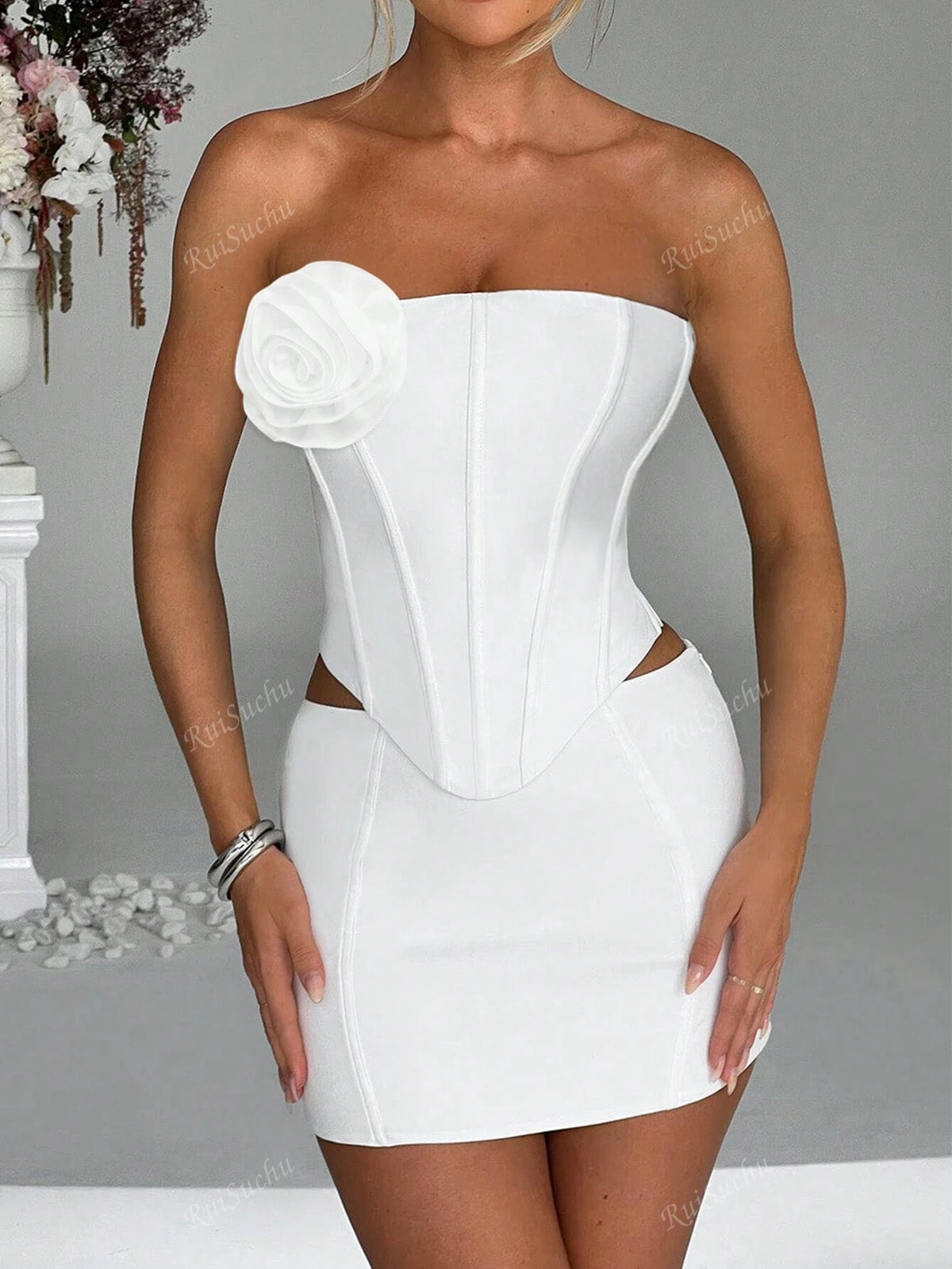 2pcs/Set Women's White Fish Bone Bra With 3D Floral Decor And Skirt