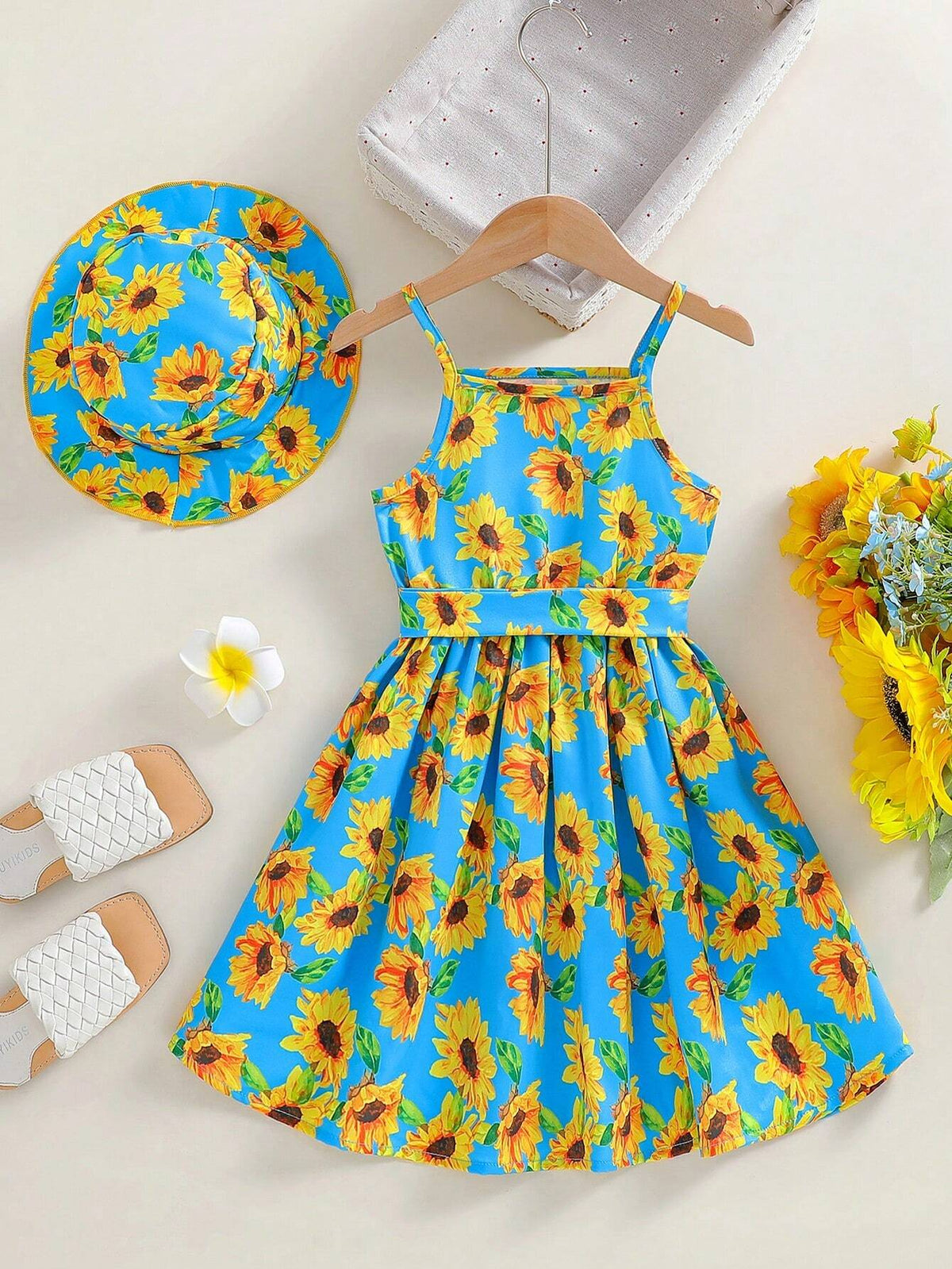 2pcs Young Girl Sunflower & Hawaiian Holiday Style Strap Dress
