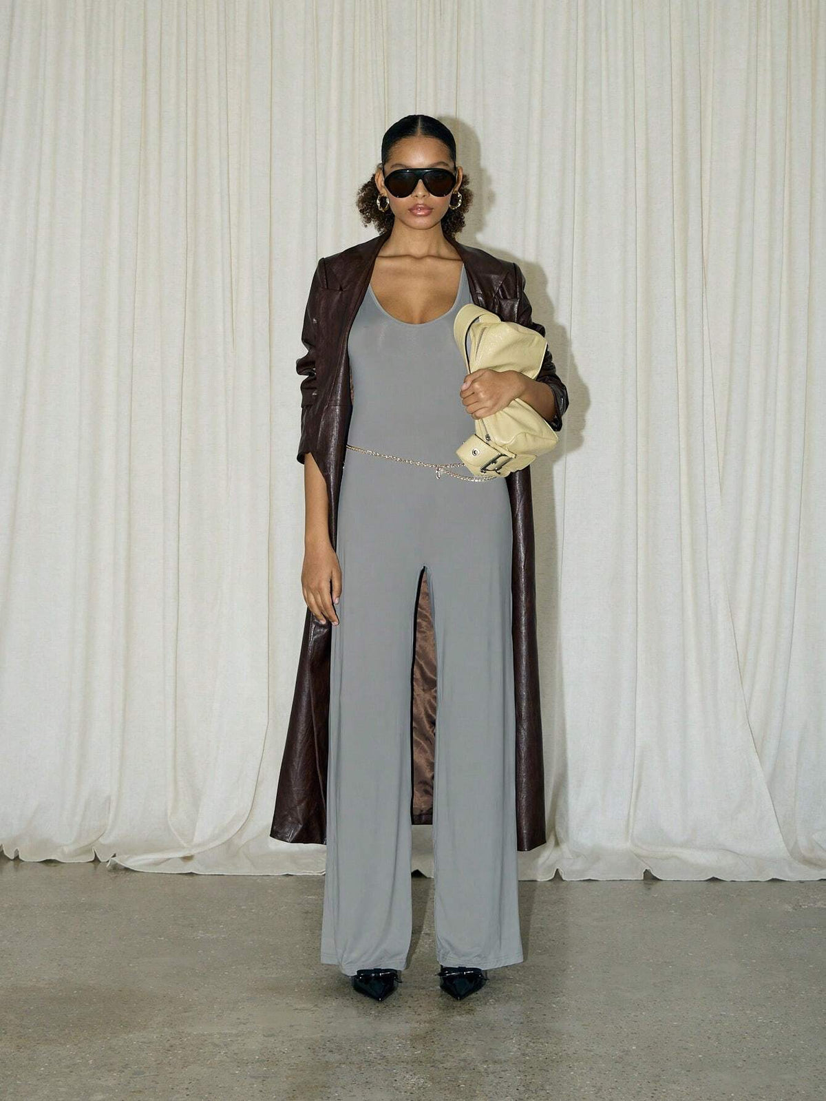 AiiRZ Women Minimalist Fashion Sleeveless Jumpsuit, Suitable For Casual Outing