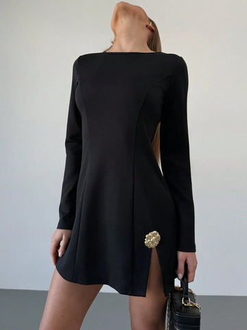 Aloruh Boat Neck Long Sleeve Black Mini Split Metal Buckle Decor Dress For Women, Autumn/Winter