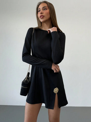 Aloruh Boat Neck Long Sleeve Black Mini Split Metal Buckle Decor Dress For Women, Autumn/Winter