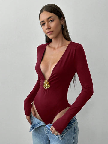 Aloruh Women Deep V-Neck Metal Buckle Decor Long Sleeve Bodysuit