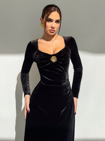 Aloruh Women's Long Velvet Mermaid Dress With Ruched Bust & Waist, Metal Decor, Elegant Party Gown