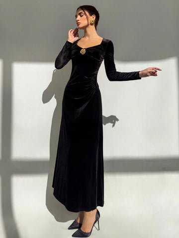 Aloruh Women's Long Velvet Mermaid Dress With Ruched Bust & Waist, Metal Decor, Elegant Party Gown