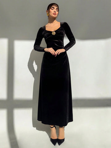 Aloruh Women's Long Velvet Mermaid Dress With Ruched Bust & Waist, Metal Decor, Elegant Party Gown