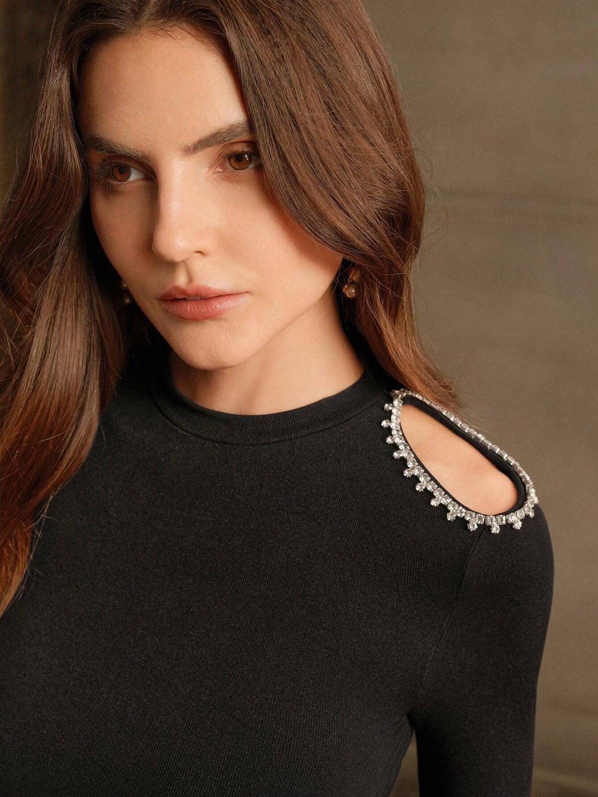 Fashionable Elegant Rhinestone Embellished Open Shoulder Ribbed Turtleneck Long Sleeve T-Shirt, Autumn