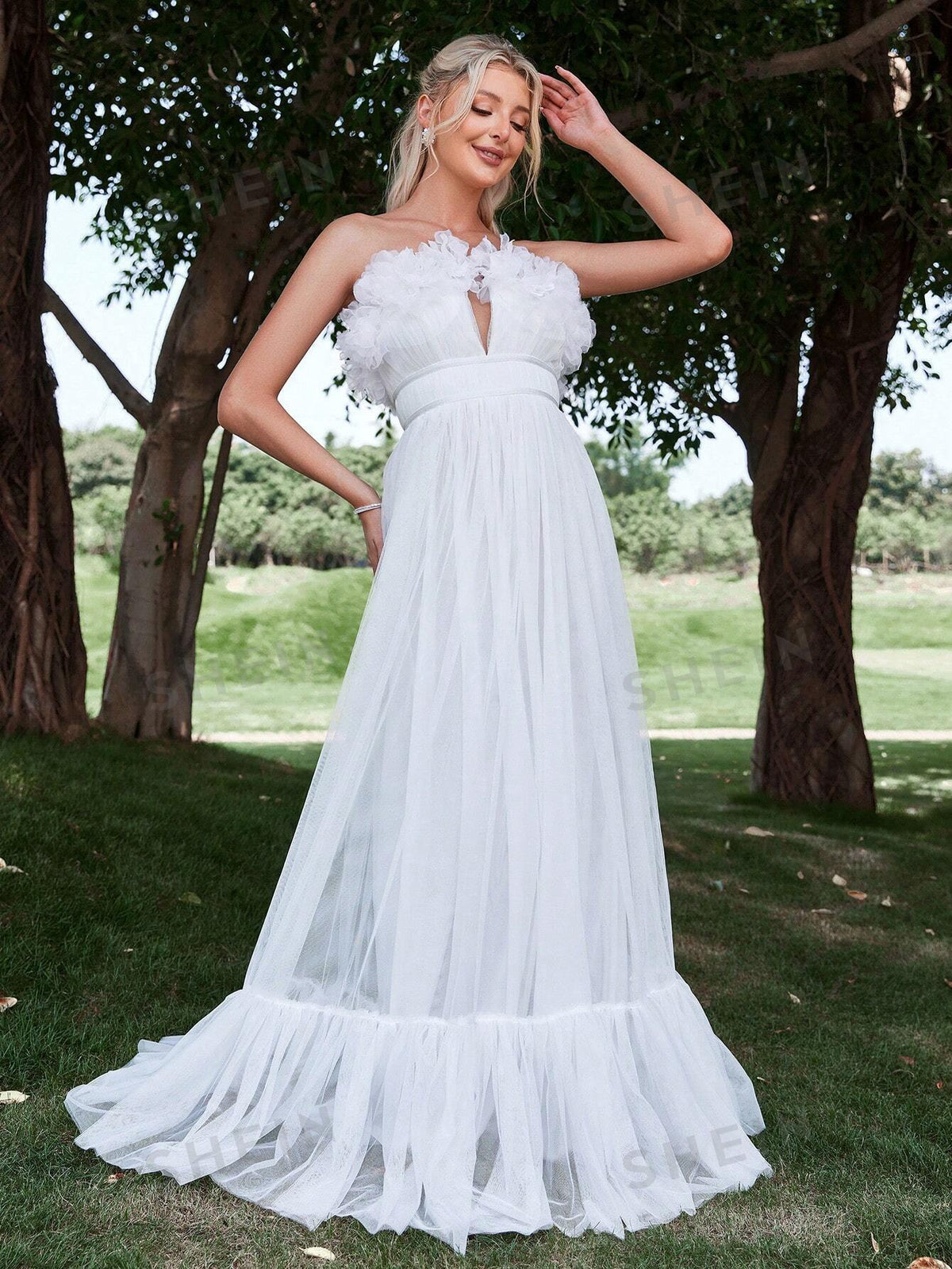 Appliques Ruffle Trim Mesh Tube Wedding Dress