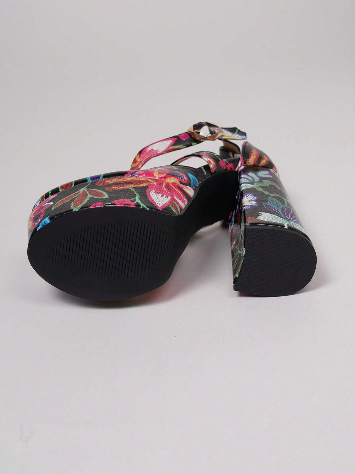 Autumn/Winter 2024 Side Buckle Floral Print Shoes For Women, Round Toe, Waterproof Platform, Retro Chic, Versatile