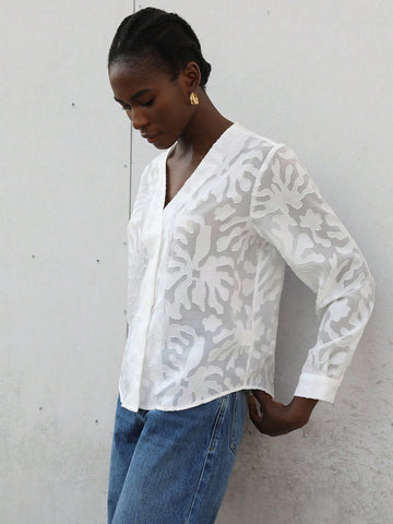 Aveloria Modichic Minimalist Design High-End Retro Elegant Commuter Casual Versatile White V-Neck Textured Fabric Women Shirt