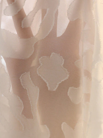 Aveloria Modichic Minimalist Design High-End Retro Elegant Commuter Casual Versatile White V-Neck Textured Fabric Women Shirt