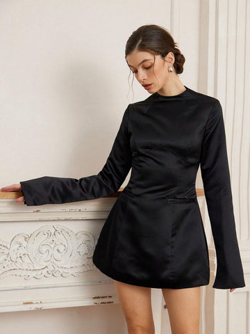 Aveloria Rosie Solid Color High-End Mature Backless Mini Black Dress With Long Sleeves