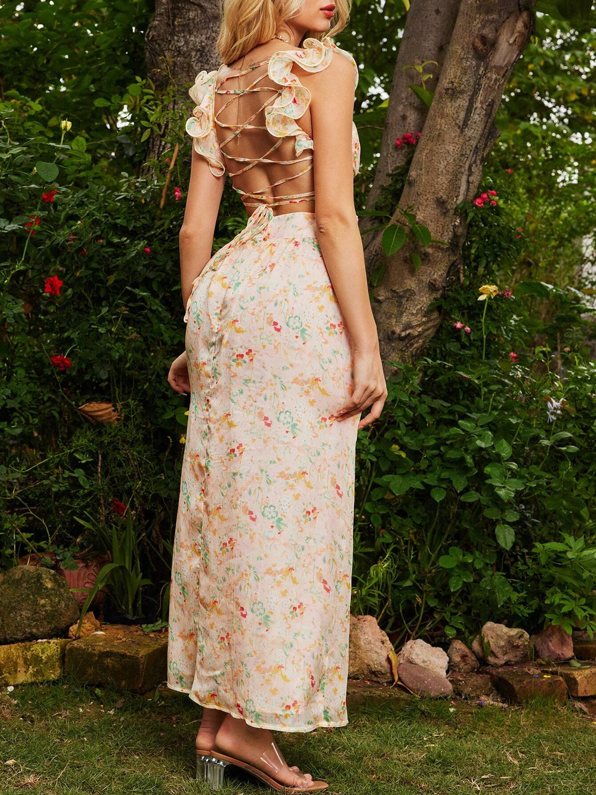 Back Tie Wood Ear Edged Bridesmaid Dress With Toothpick Bar Skirt, Decorated With Fresh Small Flowers