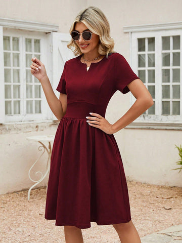 Burgundy Vintage Short Sleeve A-Line Dress With Notch Neckline And Flared Hem