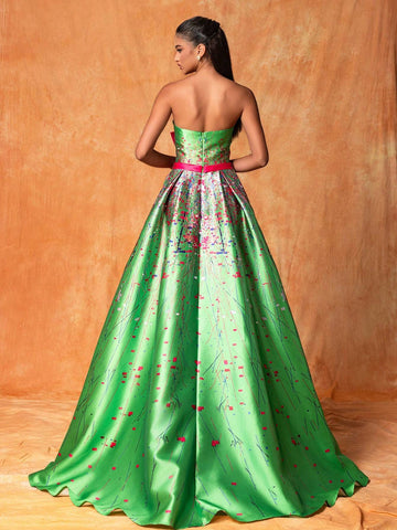 Colorblock Strapless Dress With Bow Detail, Slit, And Waistline Design For An Elegant Evening Dress