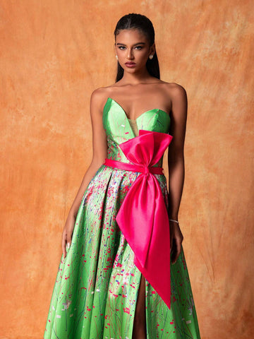 Colorblock Strapless Dress With Bow Detail, Slit, And Waistline Design For An Elegant Evening Dress