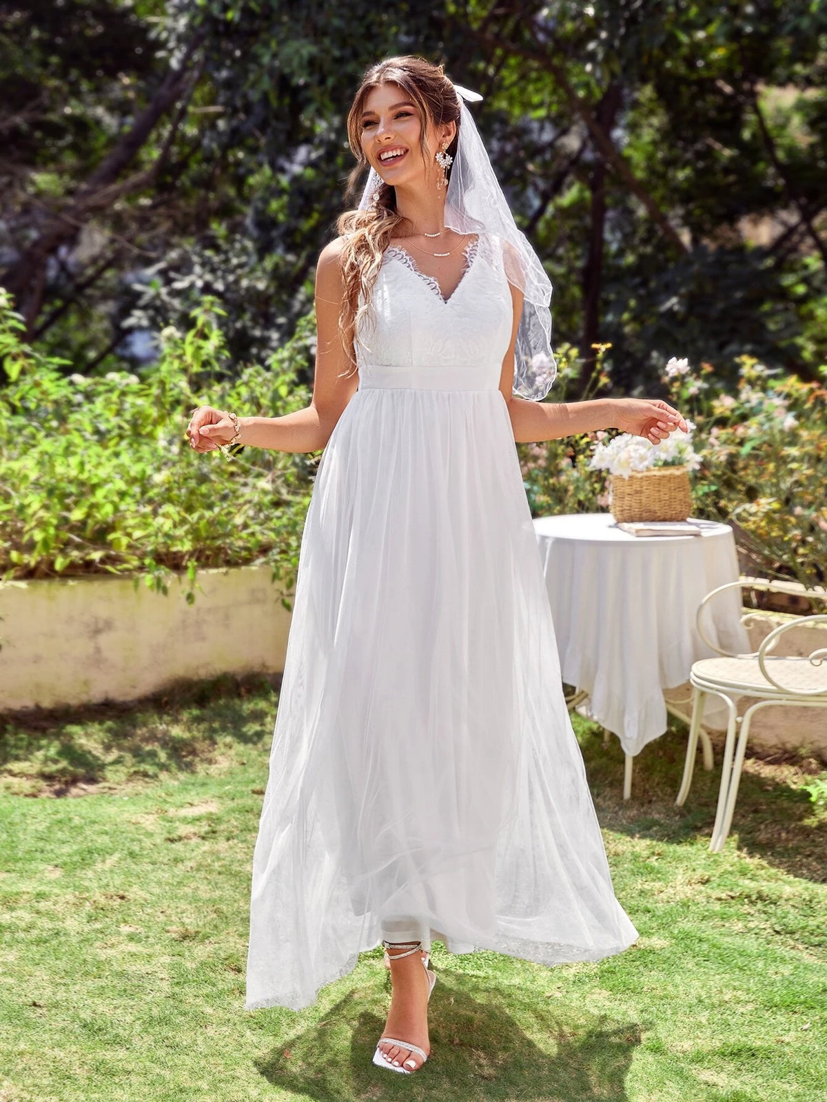 Contrast Eyelash Lace Mesh Hem Wedding Dress Without Veil