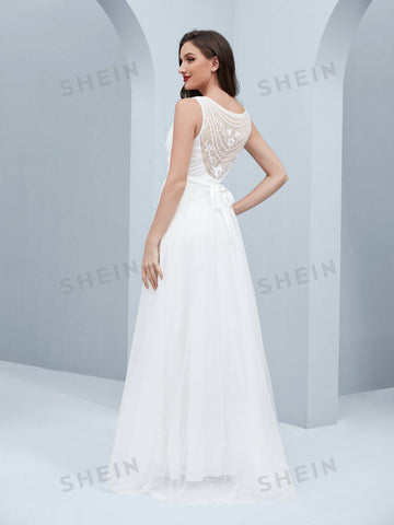 Contrast Lace V-neck Floor Length Mesh Wedding Dress Without Veil
