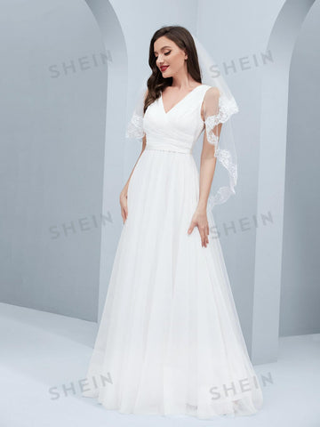 Contrast Lace V-neck Floor Length Mesh Wedding Dress Without Veil