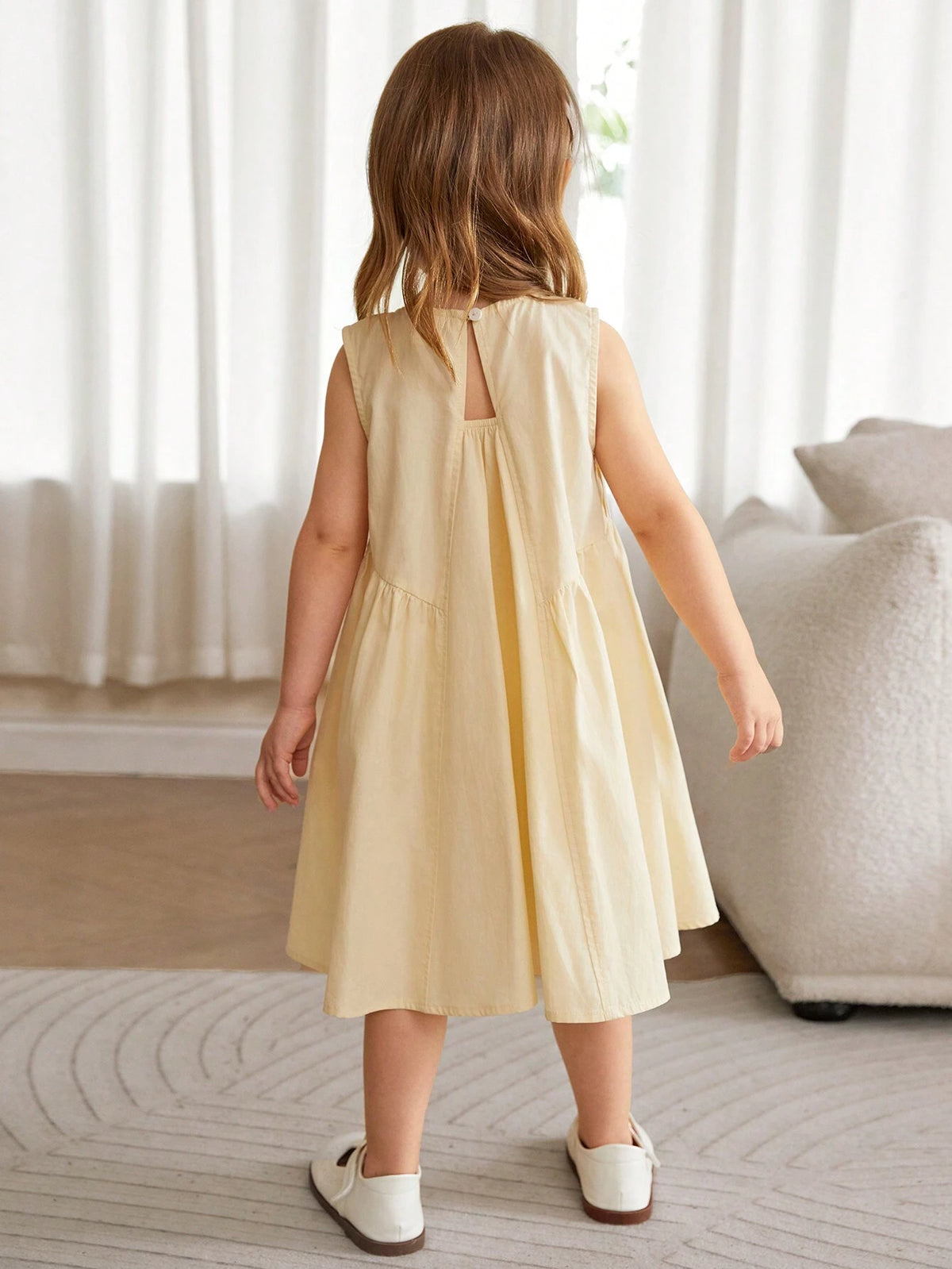 Cozy Cub Young Girl Apricot Round Neck Soft, Comfortable & Breathable Sleeveless Dress, With Stripes Decoration, All-Match Style, Suitable For Casual Home Wear, Outing, Party, Amusement Park, Photography, Etc.
