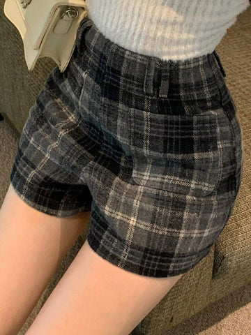 DAZY Collegiate Vintage Plaid Casual Straight Leg Shorts For Women, Belt Not Included