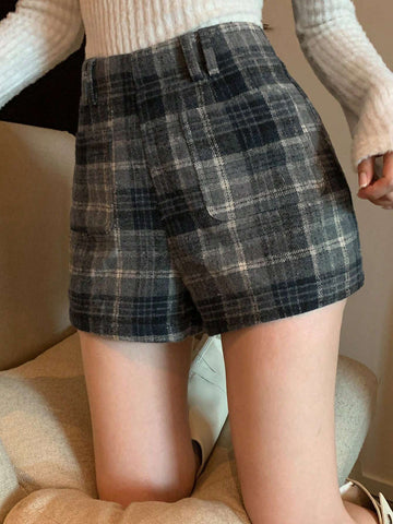 DAZY Collegiate Vintage Plaid Casual Straight Leg Shorts For Women, Belt Not Included