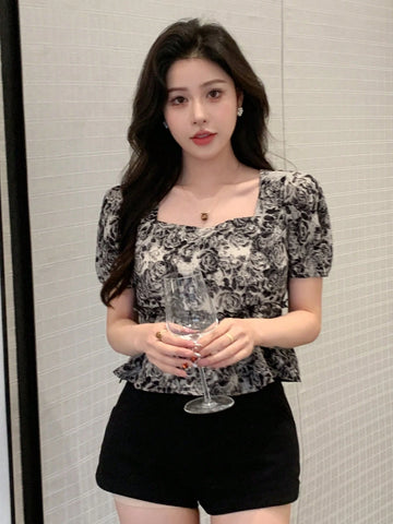 DAZY Floral Short Sleeve Sweetheart Neckline Waist Cinched Lace Trim Women's Blouse