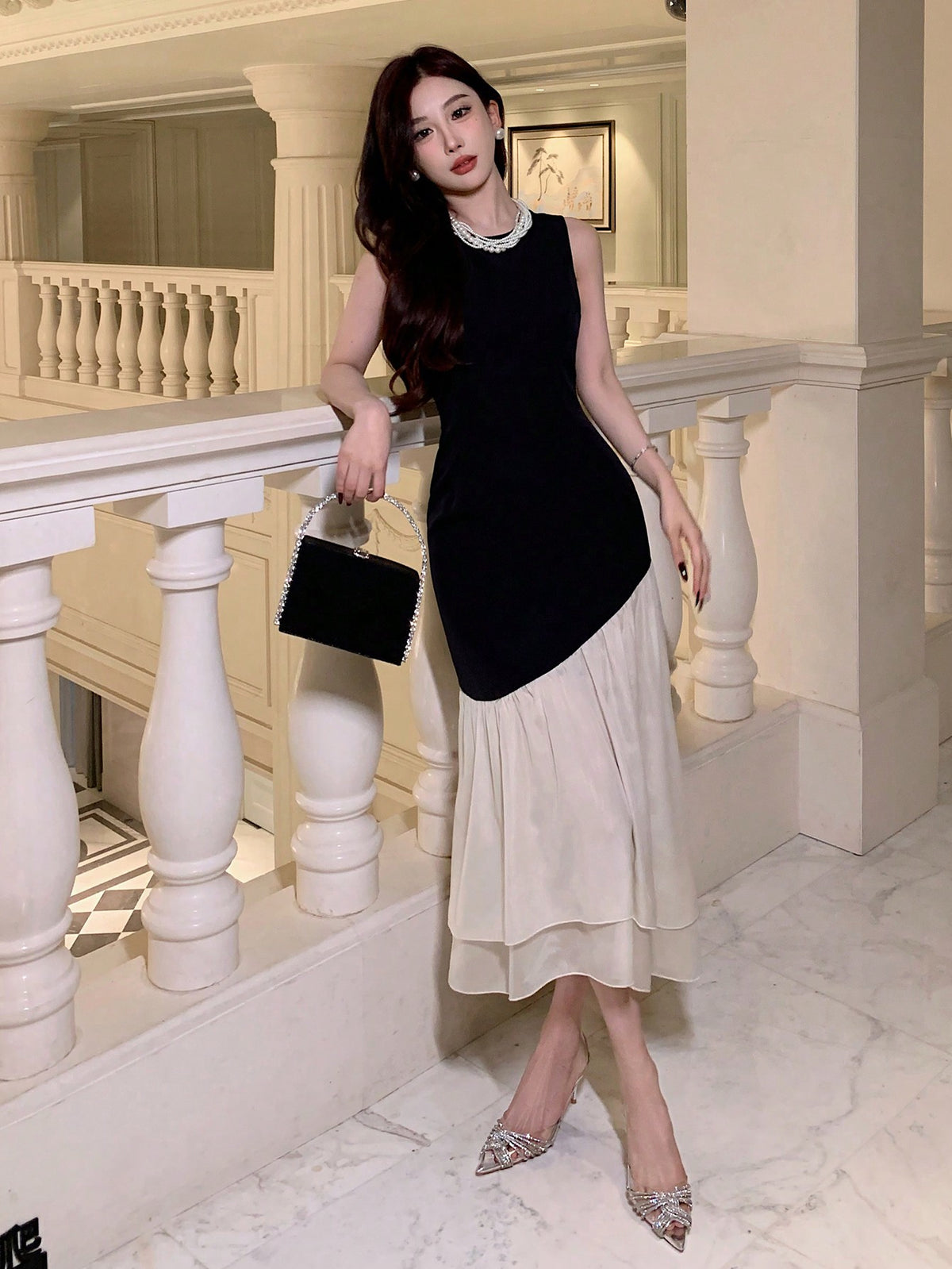 DAZY Ladies' Contrast Color Ruffle Hem Sleeveless Dress