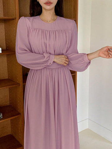 DAZY Ladies' Round Neck Pleated Solid Color Dress
