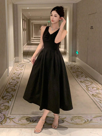 DAZY Ladies' V-Neck Sleeveless Bell Sleeve Hem Elegant Sweet Fashion Dress
