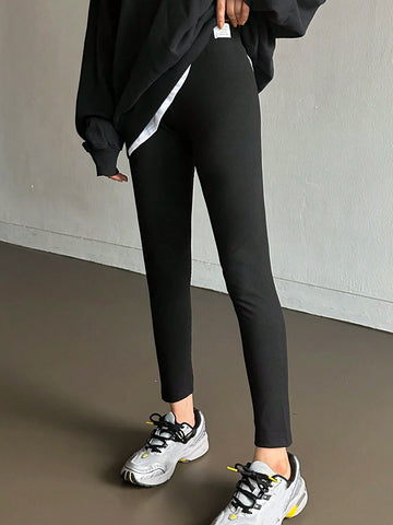DAZY Letter Patched Leggings
