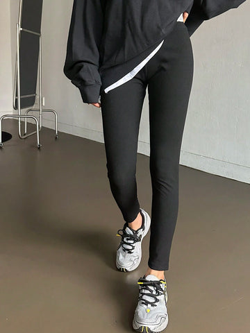 DAZY Letter Patched Leggings