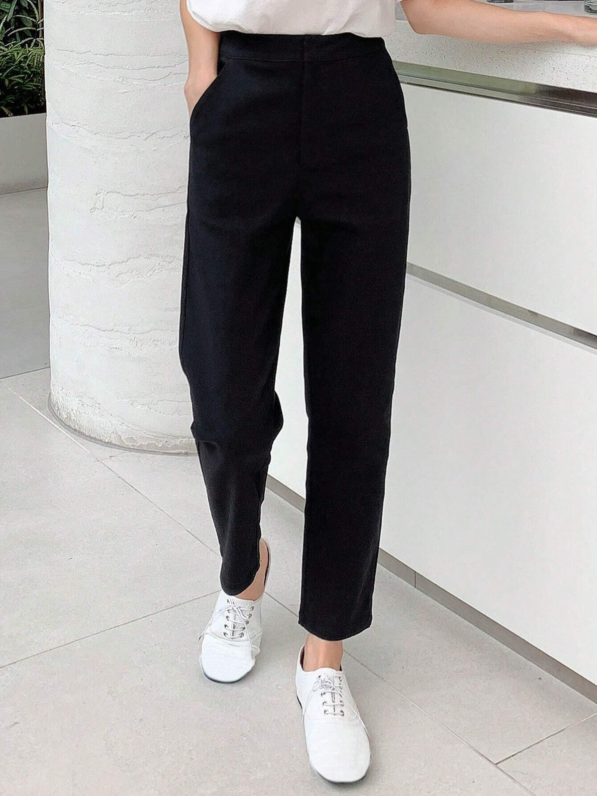 DAZY Solid Straight Leg Cropped Pants