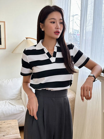 DAZY Striped Print Contrast Collar Tee