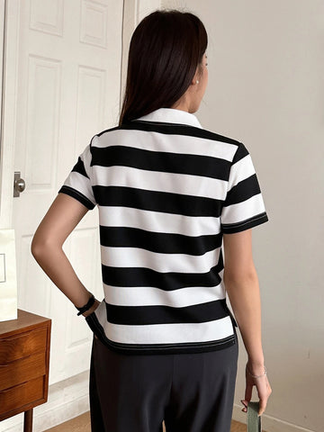 DAZY Striped Print Contrast Collar Tee