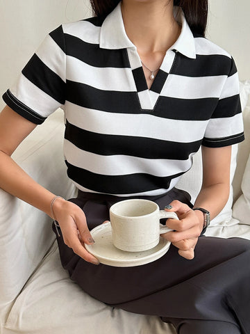 DAZY Striped Print Contrast Collar Tee