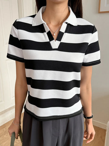 DAZY Striped Print Contrast Collar Tee