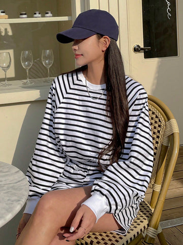 DAZY Women'S Loose Striped Sweatshirt And Shorts Two-Piece Set